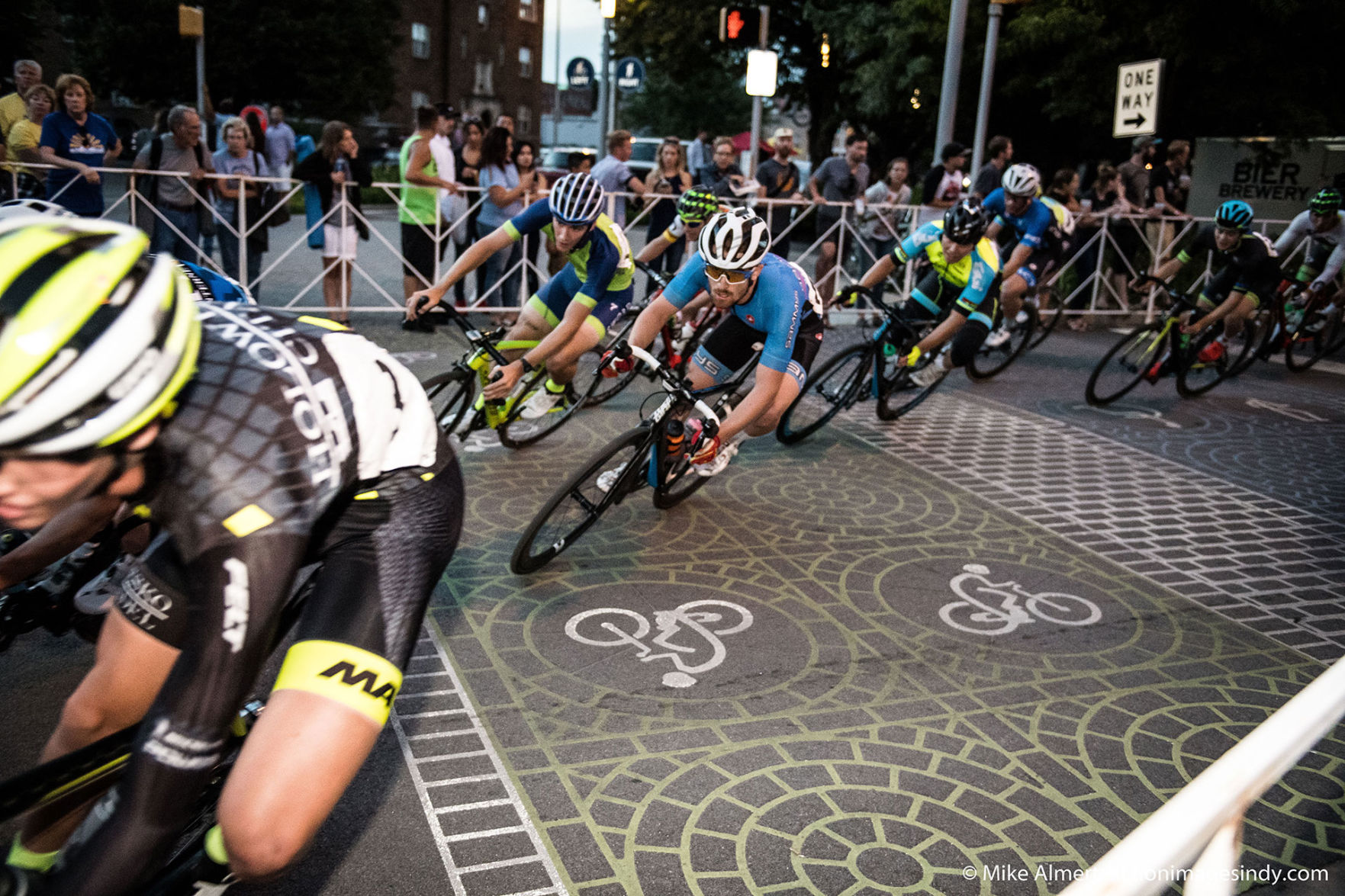 Mass Ave Crit Turn 1